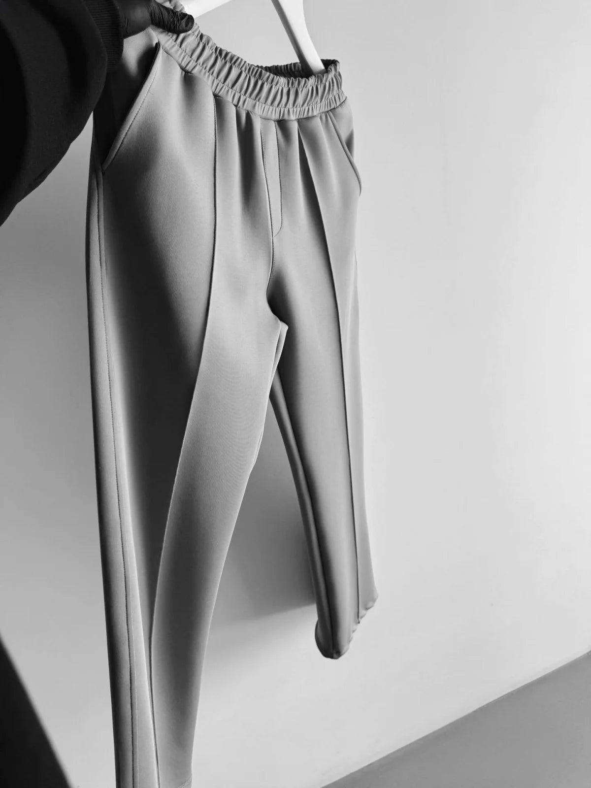 Pantaloni casual noi pentru bărbați, eleganți și confortabili, cu talie elastică și șnur, plisați pe o singură linie, cu buzunar solid, de culoare solidă